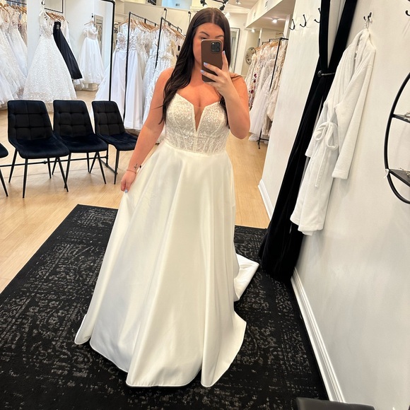 NWT never altered wedding dress